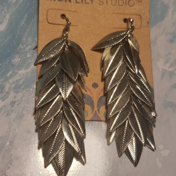 🌹Iron lily studio Leaf Earrings. - Picture 1 of 4